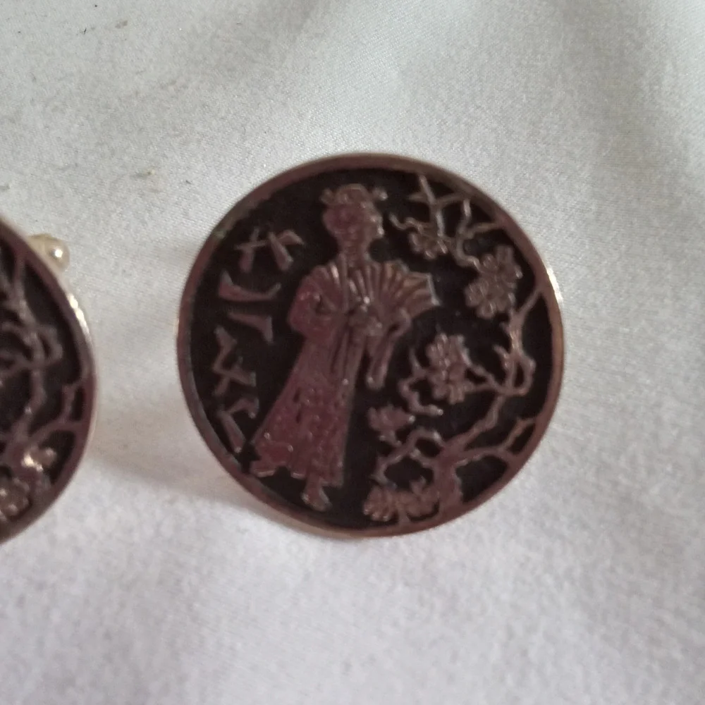 Vintage Gold Tone Geisha Cherry Blossom Round Cufflinks Japanese Motif Fan